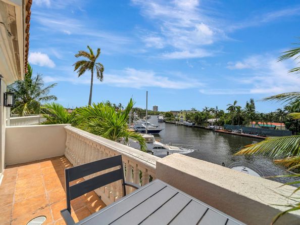 1368 Bayview Dr, Fort Lauderdale FL 33306