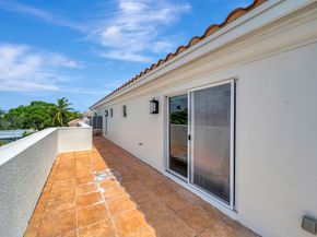 1368 Bayview Dr, Fort Lauderdale FL 33306
