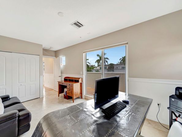1368 Bayview Dr, Fort Lauderdale FL 33306