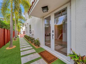 1368 Bayview Dr, Fort Lauderdale FL 33306