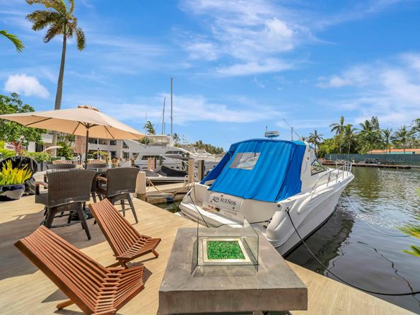 1368 Bayview Dr, Fort Lauderdale FL 33306
