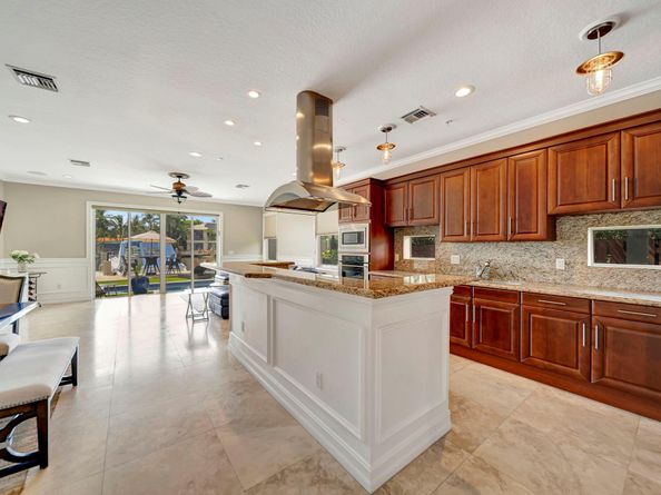 1368 Bayview Dr, Fort Lauderdale FL 33306
