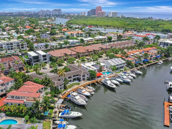 1368 Bayview Dr, Fort Lauderdale FL 33306