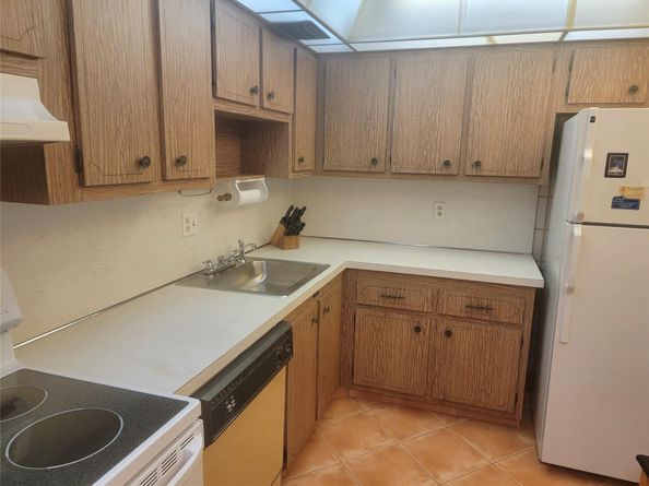 8120 SW 24th St 212, North Lauderdale FL 33068