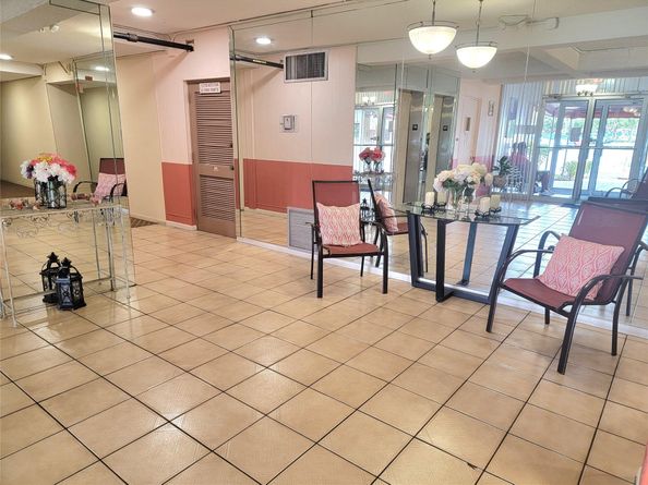 8120 SW 24th St 212, North Lauderdale FL 33068