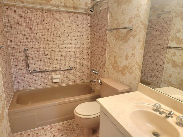 8120 SW 24th St 212, North Lauderdale FL 33068