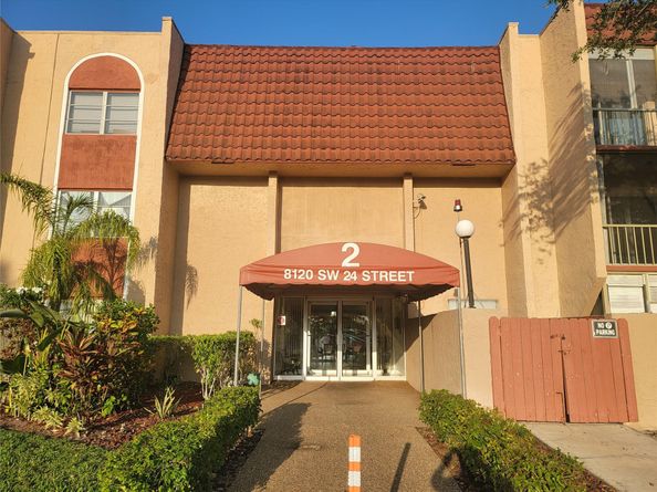 8120 SW 24th St 212, North Lauderdale FL 33068