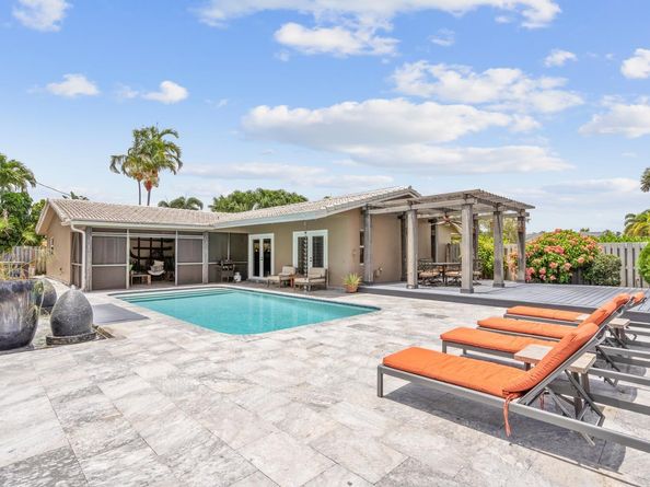 2750 NE 45th St, Lighthouse Point FL 33064