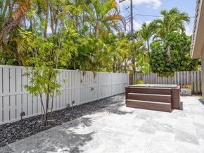 2750 NE 45th St, Lighthouse Point FL 33064