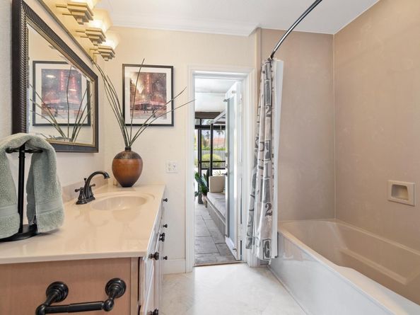 2750 NE 45th St, Lighthouse Point FL 33064