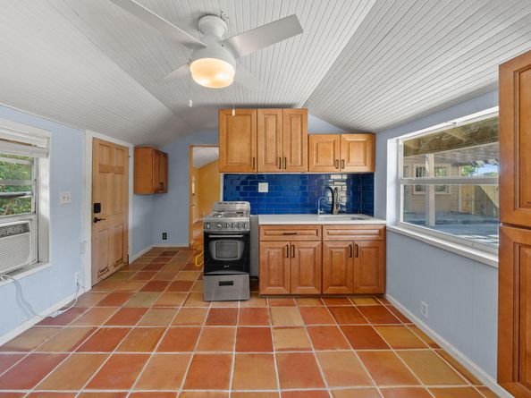909 N L Street, Lake Worth Beach FL 33460