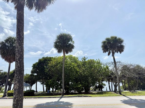 400 Seaside Lane, Juno Beach FL 33408