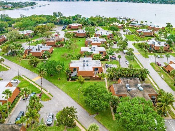 825 Center Street 13b, Jupiter FL 33458