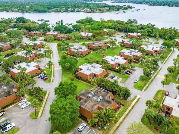 825 Center Street 13b, Jupiter FL 33458