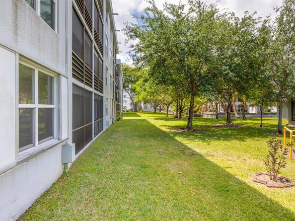 113 Royal Park 1H, Oakland Park FL 33309