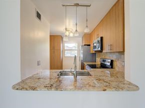 113 Royal Park 1H, Oakland Park FL 33309