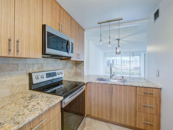 113 Royal Park 1H, Oakland Park FL 33309