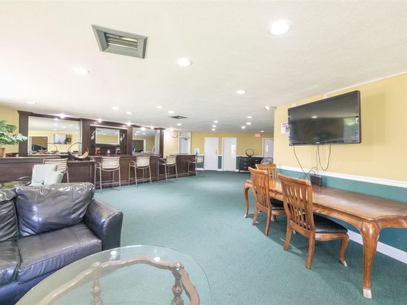 113 Royal Park 1H, Oakland Park FL 33309
