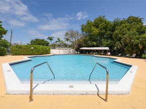 113 Royal Park 1H, Oakland Park FL 33309