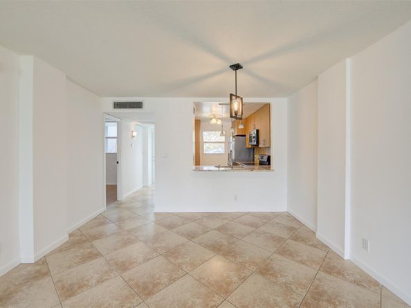 113 Royal Park 1H, Oakland Park FL 33309