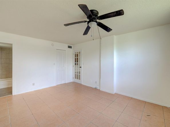 113 Royal Park 1H, Oakland Park FL 33309