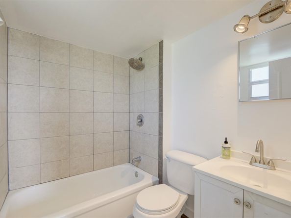 113 Royal Park 1H, Oakland Park FL 33309