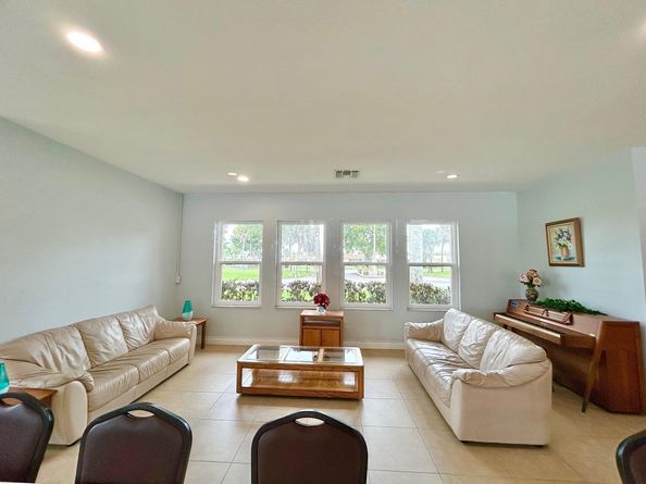 5725 Fernley Drive E 71, West Palm Beach FL 33415