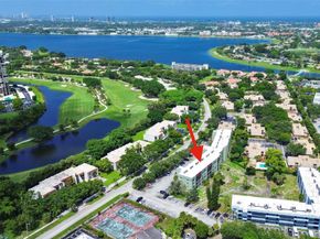 1638 Embassy Dr 308, West Palm Beach FL 33401
