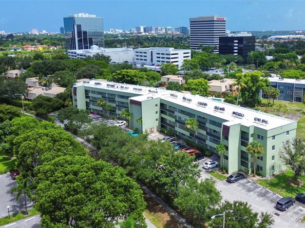 1638 Embassy Dr 308, West Palm Beach FL 33401