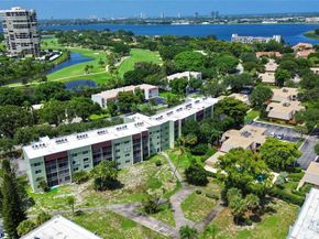 1638 Embassy Dr 308, West Palm Beach FL 33401