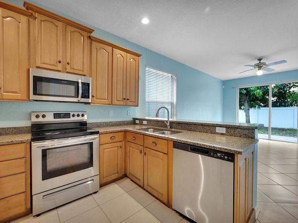5453 Queenship Court, Greenacres FL 33463