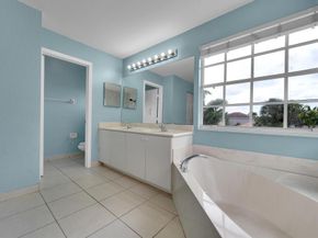 5453 Queenship Court, Greenacres FL 33463