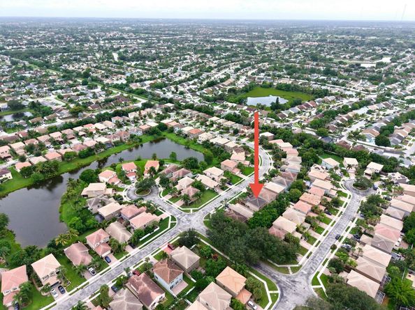5453 Queenship Court, Greenacres FL 33463