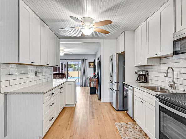 111 NE 46th St, Oakland Park FL 33334