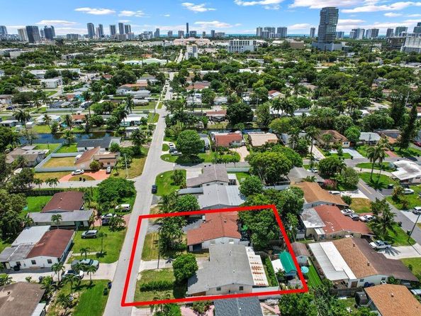 309 SW 7 Street, Hallandale Beach FL 33009