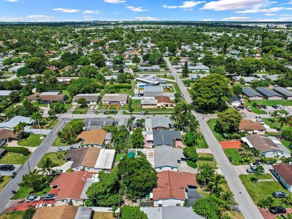 309 SW 7 Street, Hallandale Beach FL 33009