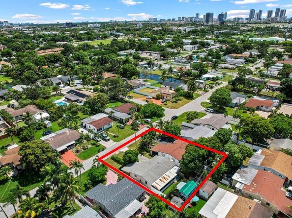 309 SW 7 Street, Hallandale Beach FL 33009