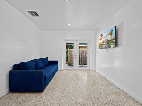 309 SW 7 Street, Hallandale Beach FL 33009