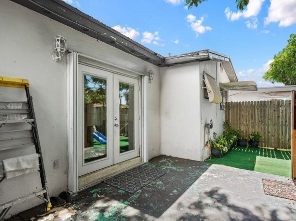 309 SW 7 Street, Hallandale Beach FL 33009