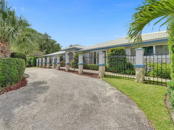 2600 NE 21 Street, Fort Lauderdale FL 33305