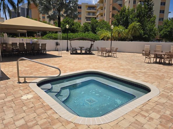 17801 N Bay Rd 301, Sunny Isles Beach FL 33160