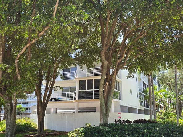 17801 N Bay Rd 301, Sunny Isles Beach FL 33160