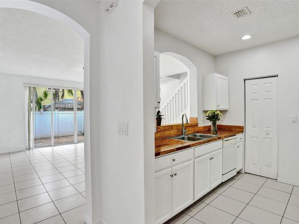 2242 NE 42nd Ave, Homestead FL 33033