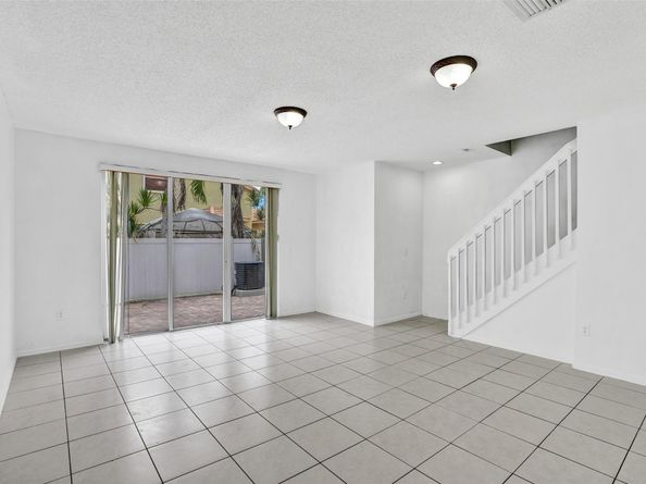 2242 NE 42nd Ave, Homestead FL 33033