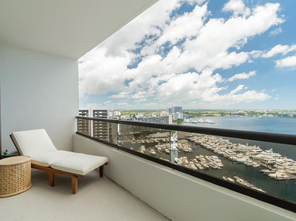 100 Lakeshore Drive 1954, North Palm Beach FL 33408