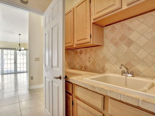2041 Oakmont Ter, Coral Springs FL 33071