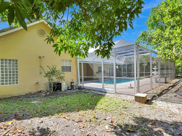 2041 Oakmont Ter, Coral Springs FL 33071