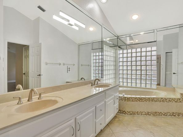 2041 Oakmont Ter, Coral Springs FL 33071
