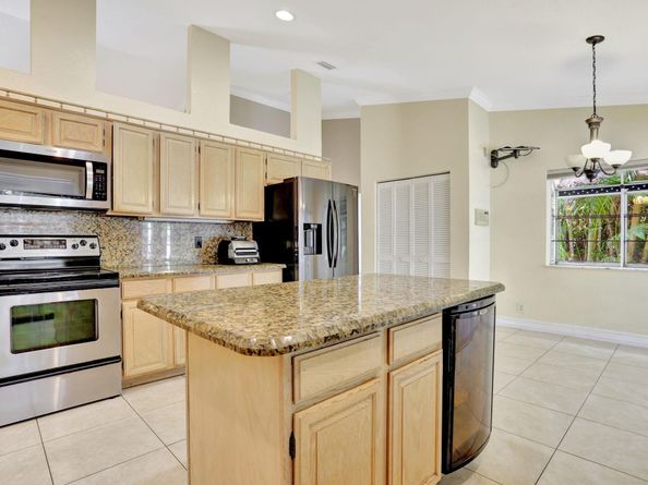 2041 Oakmont Ter, Coral Springs FL 33071