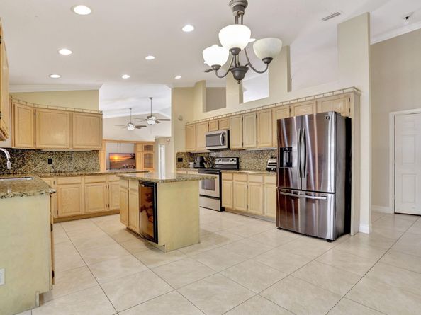 2041 Oakmont Ter, Coral Springs FL 33071